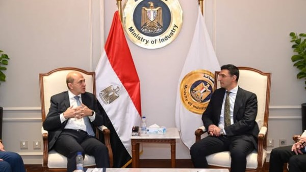 وزير الصناعة