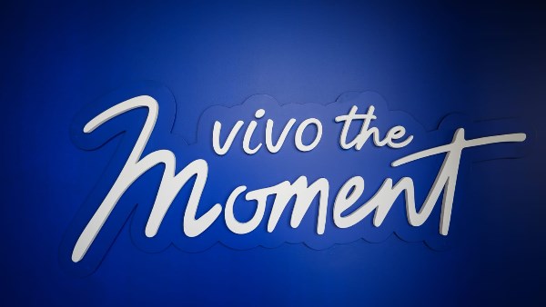 vivo the moment