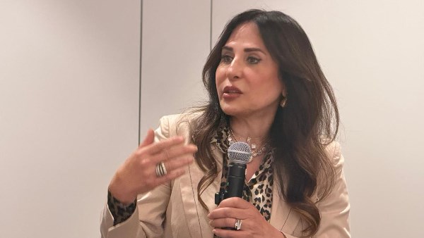 وزيرة الإسكان 