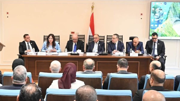 وزيرة الإسكان 