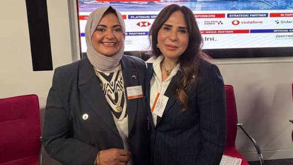 وزيرة الإسكان 