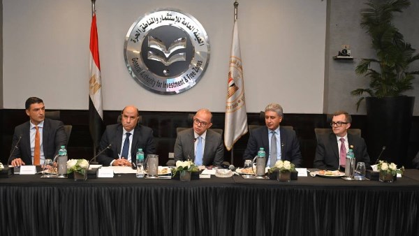 وزراء الاستثمار والصناعة والمالية والتخطيط