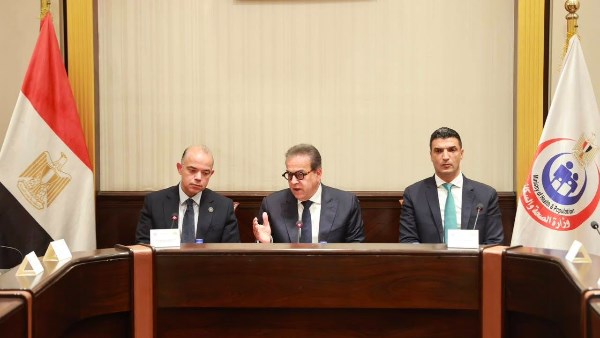 وزير الصحة مع مع وزيري الاستثمار والصناع