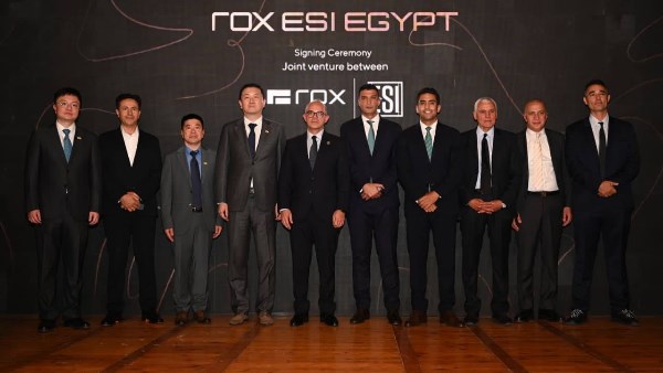 وزير الصناعة يشهد توقيع اتفاقية لتصنيع سيارات ROX 