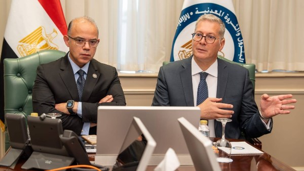وزيرا البترول والاستثمار
