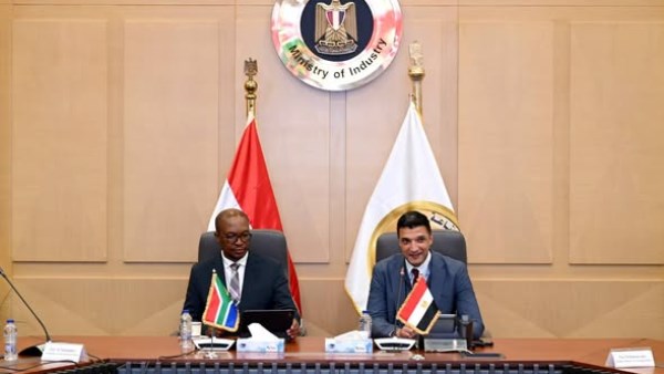 وزيرا الصناعة في مصر وجنوب أفريقيا 