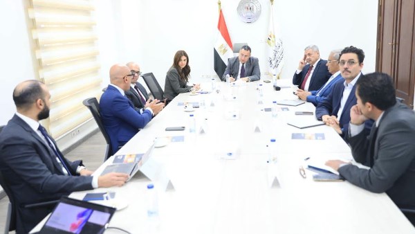  الدكتور عبدالعزيز قنصوة