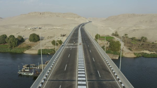 تشغيل تجريبي للمرحلتين الثانية والثالثة من محور ديروط التنموي بأسيوط