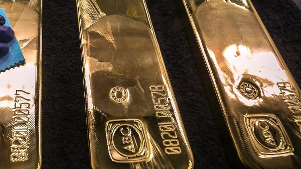 الذهب يرفع حصته إلى 27% من احتياطيات البنوك المركزية متجاوزًا السندات الأمريكية
