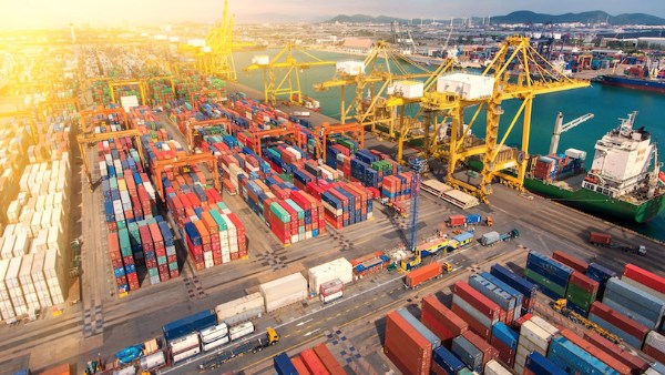تباطؤ نمو تجارة السلع العالمية رغم مرونة النصف الأول من 2026