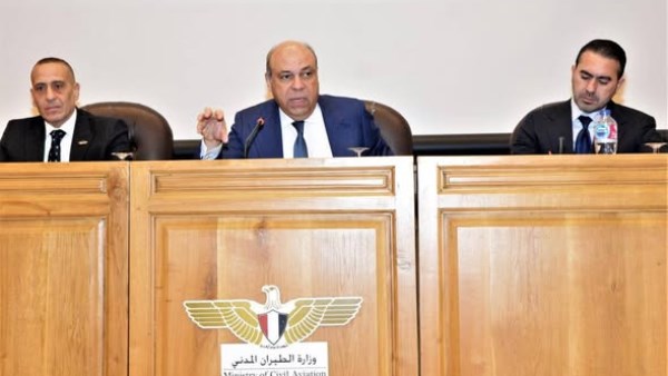 اجتماع موسع لوضع خطة وطنية لمواجهة مخاطر الطيور بالمطارات المصرية