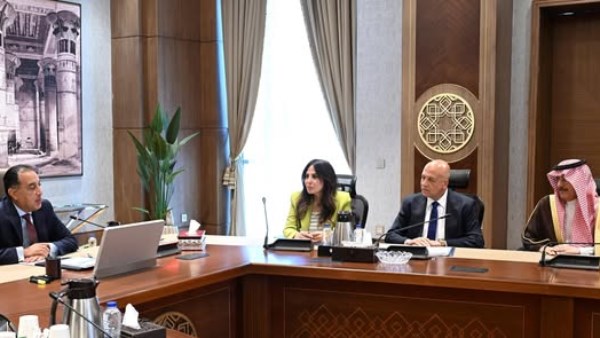 مدبولي يبحث مع «أكوا باور» التعاون في مشروعات تحلية مياه البحر