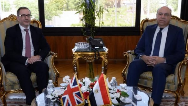مصر وبريطانيا تبحثان شراكات جديدة في المحاكاة والتدريب الجوي
