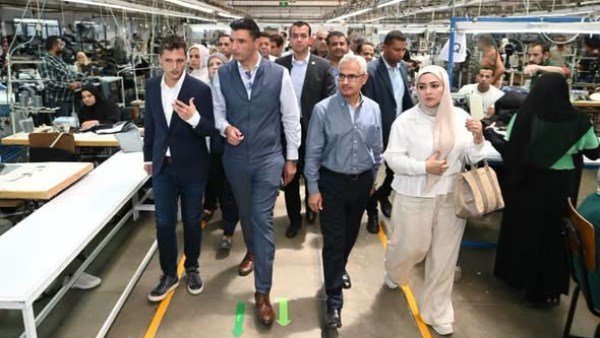 وزير الصناعة يتفقد مصانع باستثمارات تتجاوز 250 مليون دولار و25 مليون يورو في بني سويف