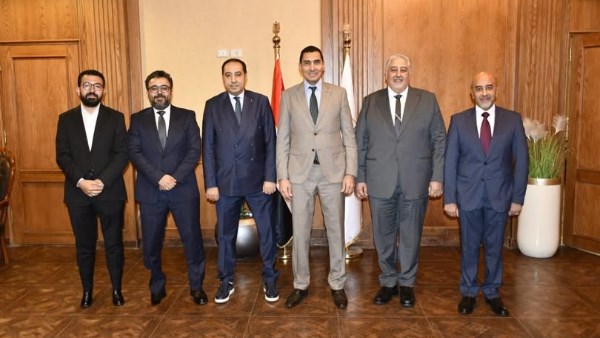 وزير الرياضة يبحث مع شركة "تاي هاوس" و"روابط الرياضية" رعاية الأبطال الرياضيين وتوفير الزي الرسمي للبعثات المصرية