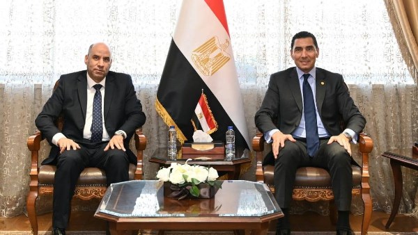 وزيرا الشباب والرياضة والعمل 