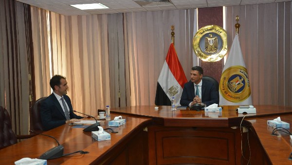 وزير الصناعة