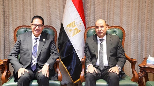  وزير العمل