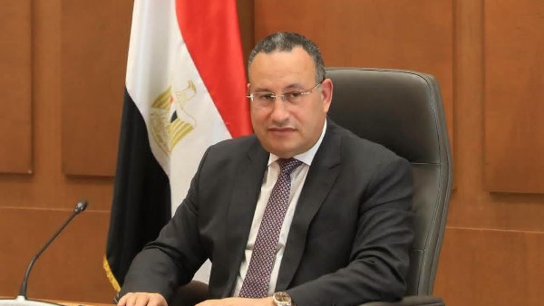 الدكتور عبد العزيز قنصوة