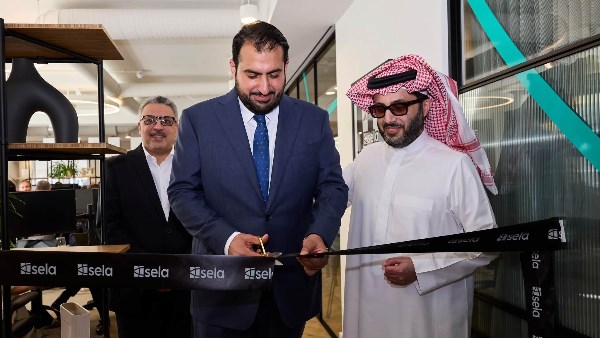 سفير خادم الحرمين الشريفين لدى المملكة المتحدة يفتتح المقر الدولي لشركة صلة في لندن برفقة تركي آل الشيخ