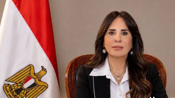 وزيرة الإسكان 
