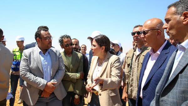 وزيرة الإسكان 