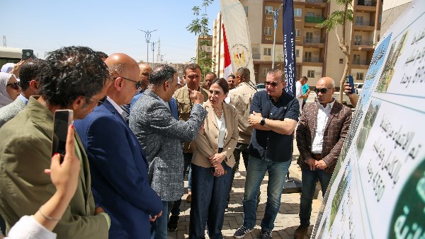 وزيرة الإسكان 