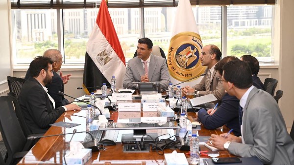 وزير الصناعة