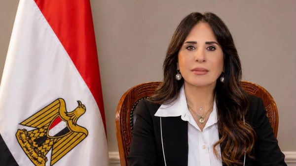 وزيرة الإسكان 