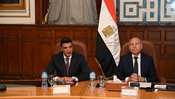 خالد هاشم وزير الصناعة