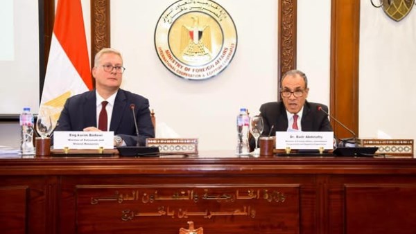 مصر تروج لفرص الاستثمار في الطاقة والثروة المعدنية خلال لقاء مع ممثلي السفارات الأجنبية