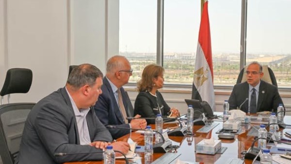 وزير الاستثمار يبحث مع قيادات بنك أوف نيويورك (BNY) تعزيز التعاون