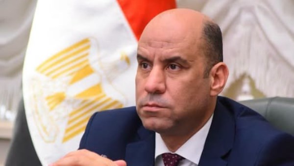 وزير العمل يتابع حادث انقلاب سيارة تقل عمالًا بالمنيا ويوجه بسرعة دعم المصابين