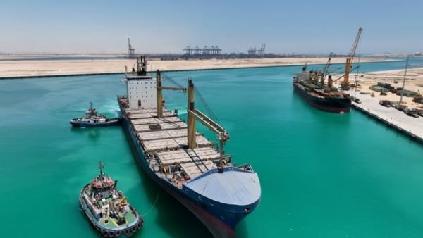 استقبال أول سفينتين بعد بدء التشغيل التجاري بمحطة ترانس كارجو بميناء السخنة