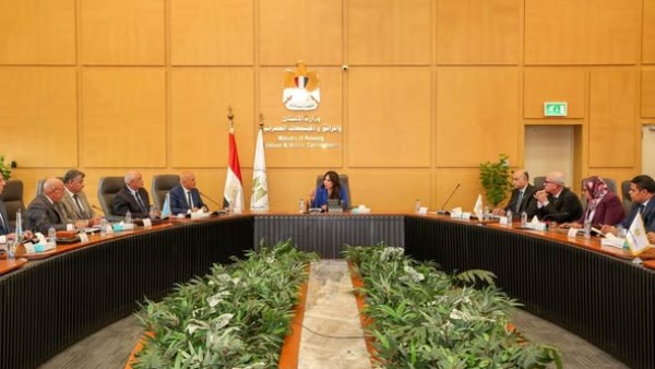 وزيرة الإسكان توجه بالإسراع في تنفيذ مشروعات مياه الشرب والصرف الصحي بأسيوط