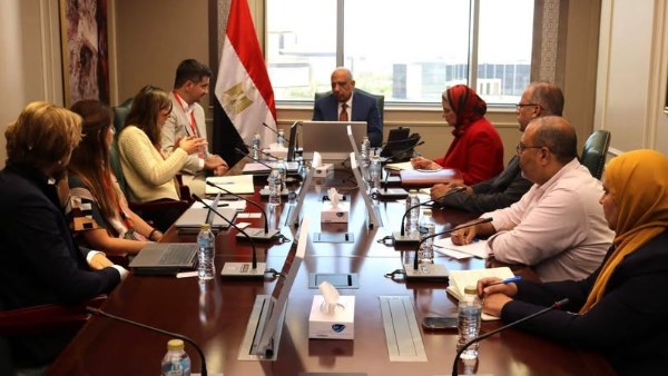 وزير الكهرباء يتابع مستجدات مشروع الربط الكهربائي بين مصر واليونان