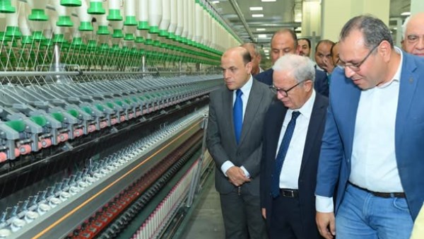 نائب رئيس الوزراء يتفقد مصانع غزل المحلة الجديدة ويؤكد دعم الصناعة الوطنية