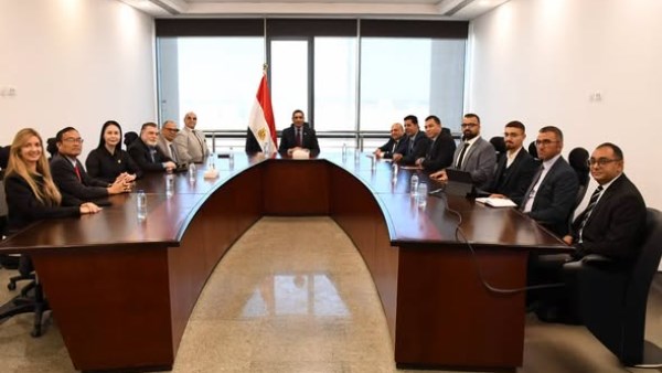 وزير الرياضة يبحث مع وفد صيني مقترحات تطوير المنشآت الشبابية والرياضية