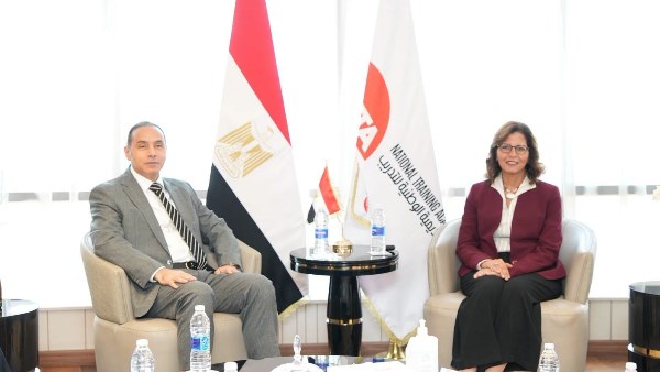 الدكتور إسلام عزام