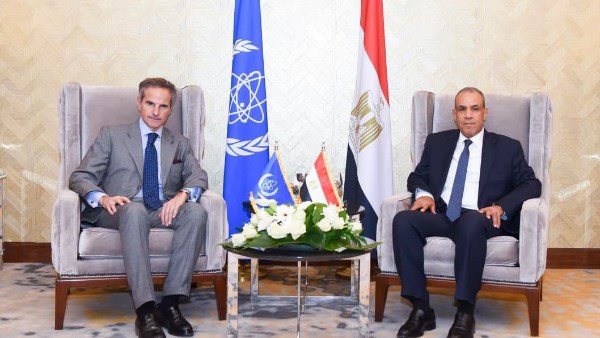  وزير الخارجية