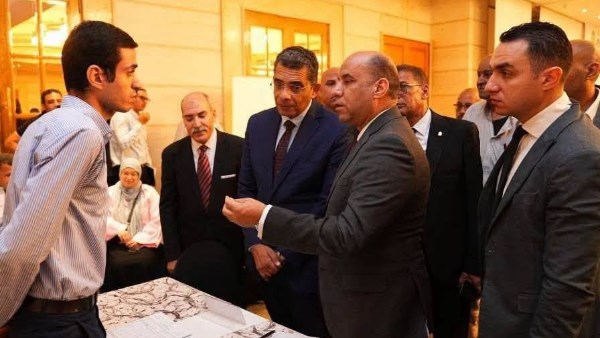 وزير العمل 