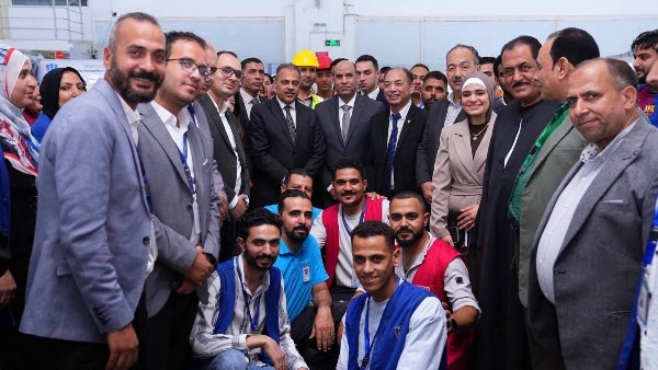 وزير العمل و محافظ الشرقية 