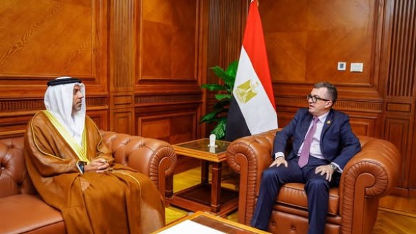 وزير التخطيط والسفير الإماراتي