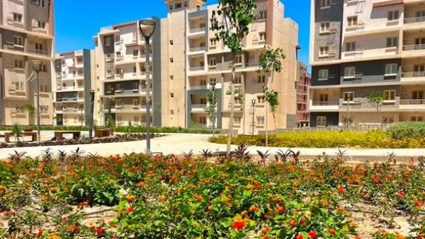وزيرة الإسكان تتابع موقف تنفيذ المشروعات وملفات العمل بمدينتي حدائق أكتوبر و٦ أكتوبر الجديدة