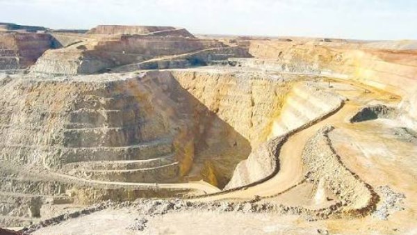 وفاة عامل وإصابة 5 آخرين إثر سقوط صخرة داخل منجم السكري بالصحراء الشرقية