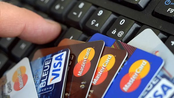 ديون بطاقات الائتمان في أمريكا تقفز إلى 1.26 تريليون دولار وسط ضغوط معيشية متزايدة