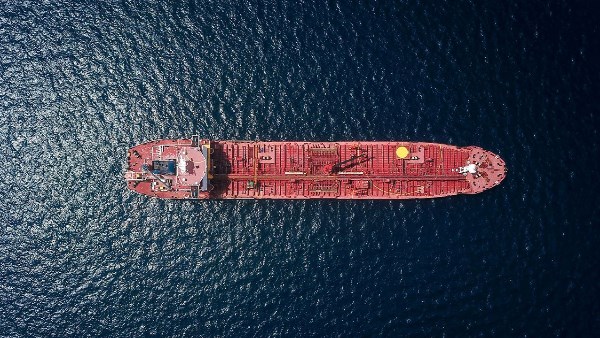 السعودية تعيد توجيه صادراتها النفطية عبر المتوسط لتجنب تهديدات الحوثيين