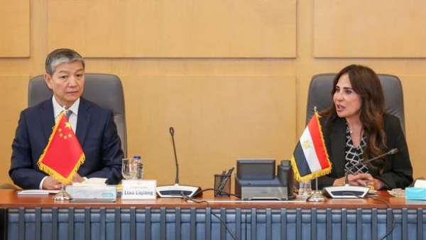 وزيرة الإسكان تتابع مع السفير الصيني مشروعات الشركات الصينية في مصر