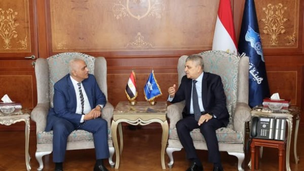 رئيس قناة السويس يستقبل سفير مصر الجديد لدى بنما لبحث التعاون المشترك