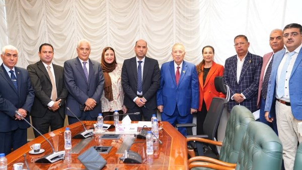  وزير العمل